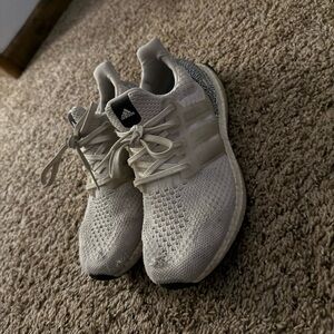 Women’s tennis shoes